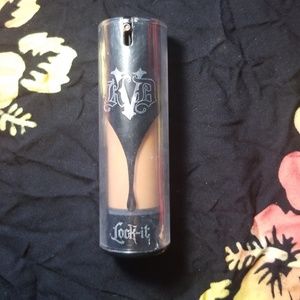 Kat von D Lockit Foundation Deep 71 warm